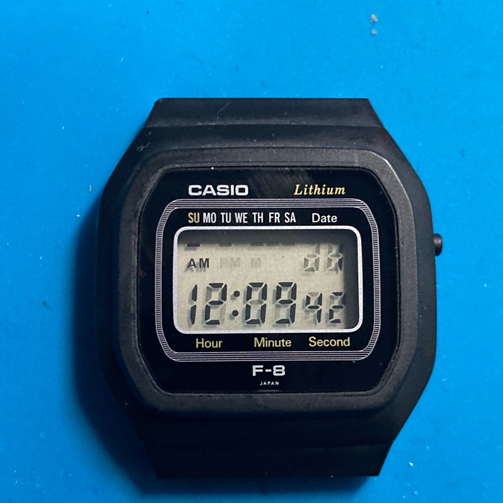 Casio F-8, Parts or Restore, new battery but it stopped working, rare vintage